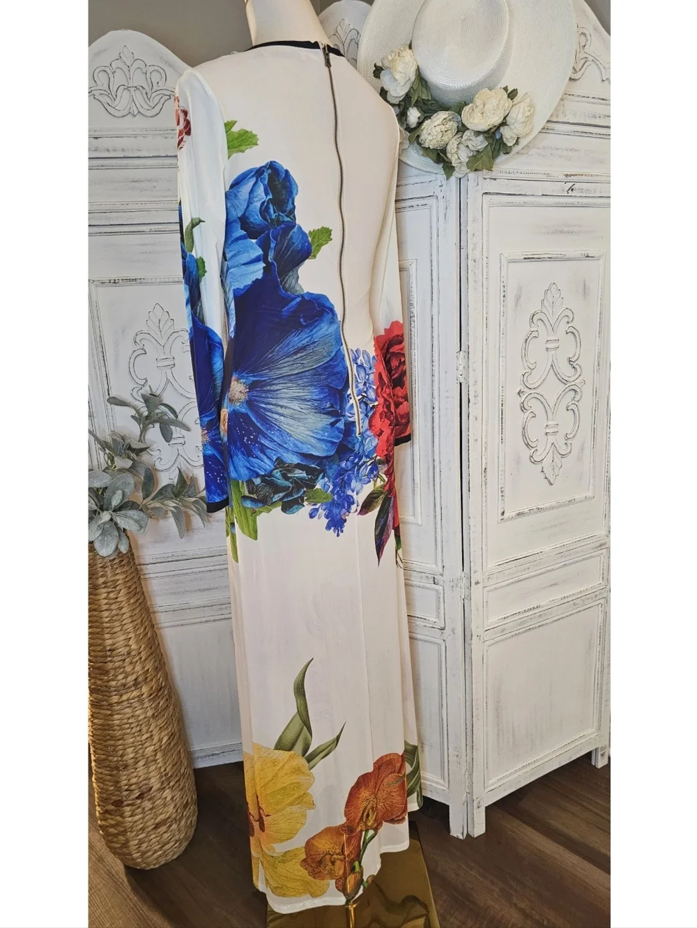 Alice + Olivia Delora Bold Blooms Floral Long Sleeve Maxi Dress - Picture 6 of 13